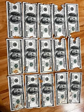 Пошкоджені купюри долара та євро